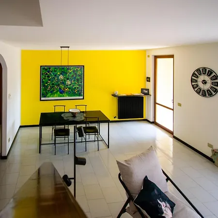 La Casa Di A-mici Maccagno