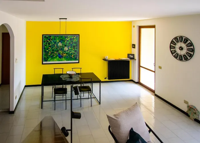 La Casa Di A-mici Maccagno